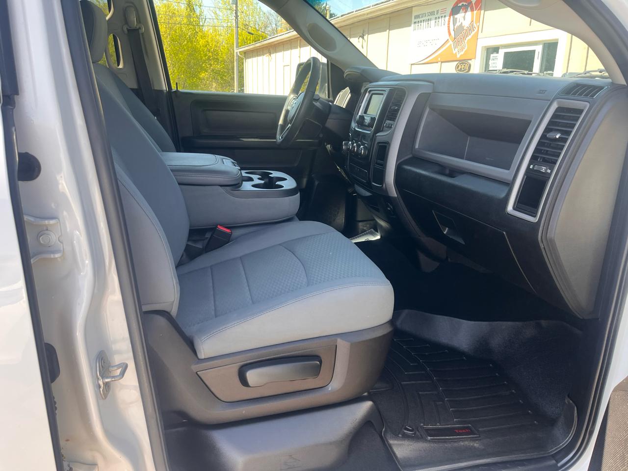 RAM 1500 Classic Express 4x4 Crew Cab 5'7" Box 2019
