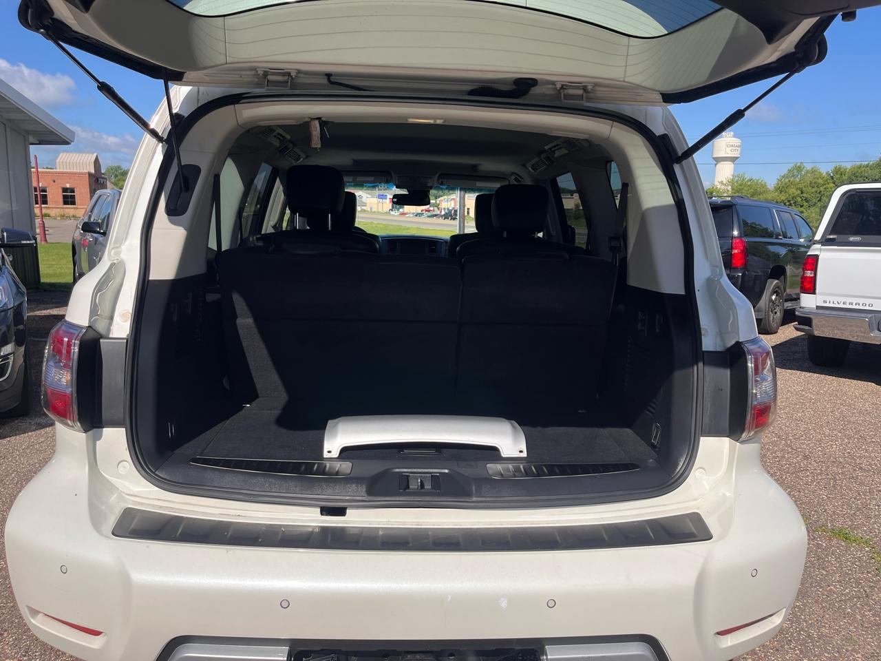 Nissan Armada Platinum AWD 2017