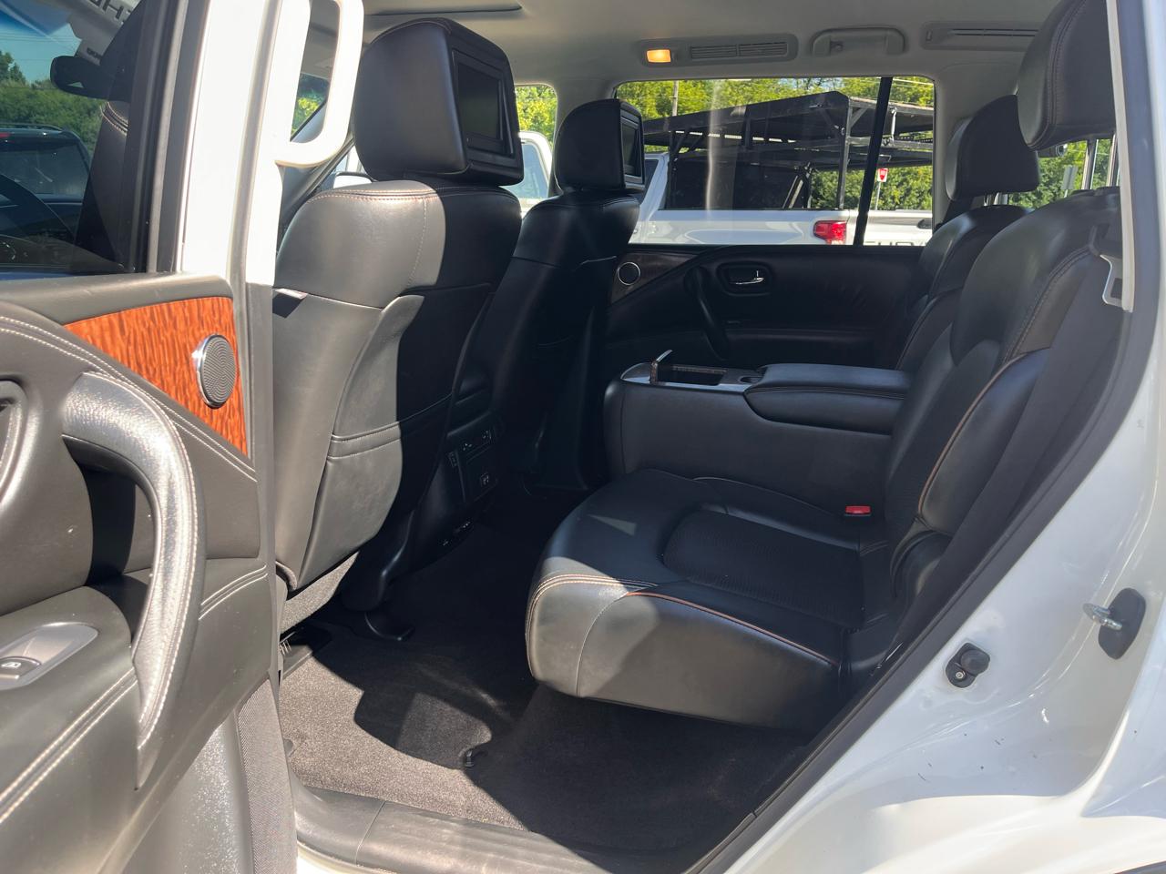 Nissan Armada Platinum AWD 2017