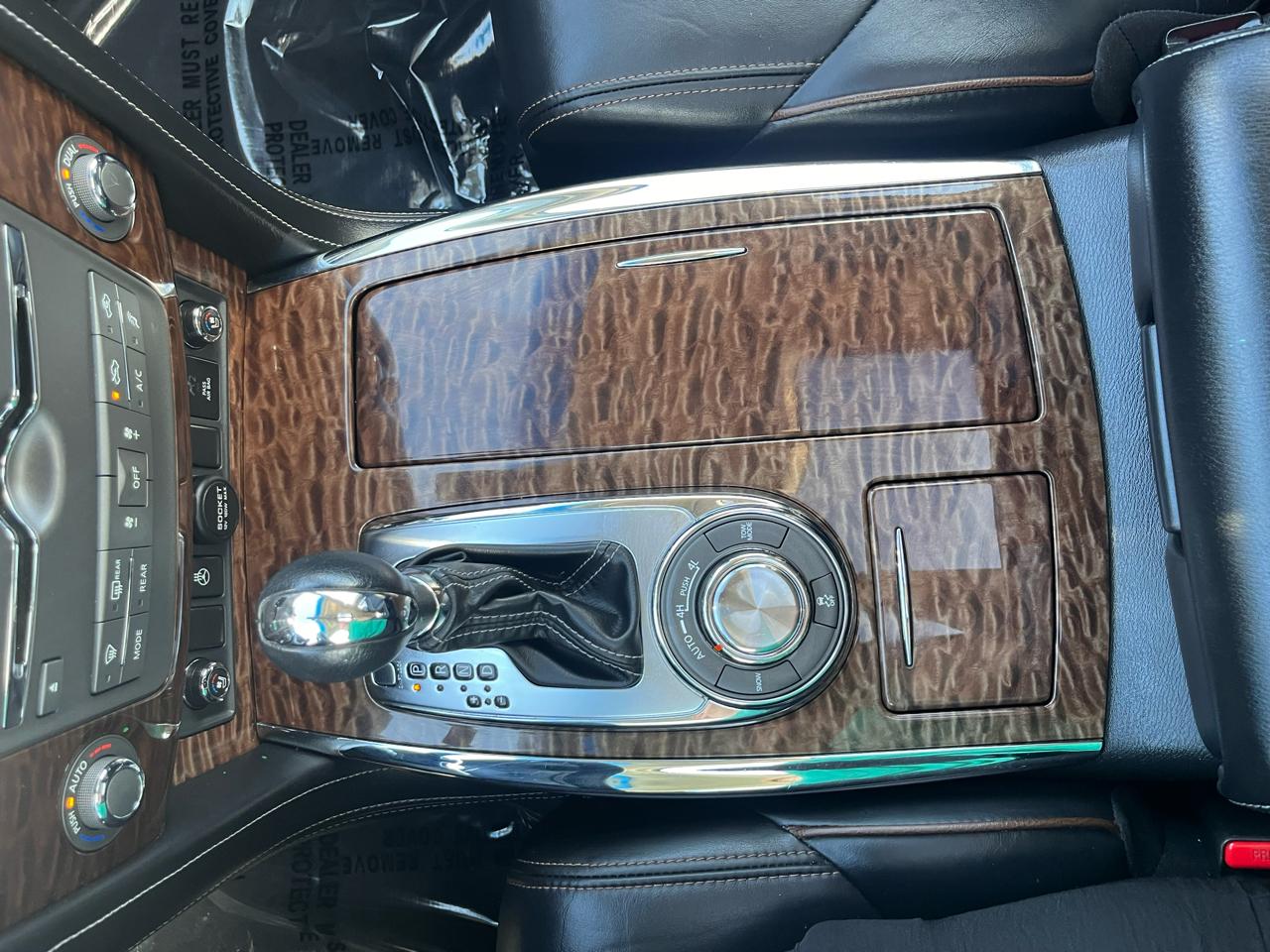 Nissan Armada Platinum AWD 2017