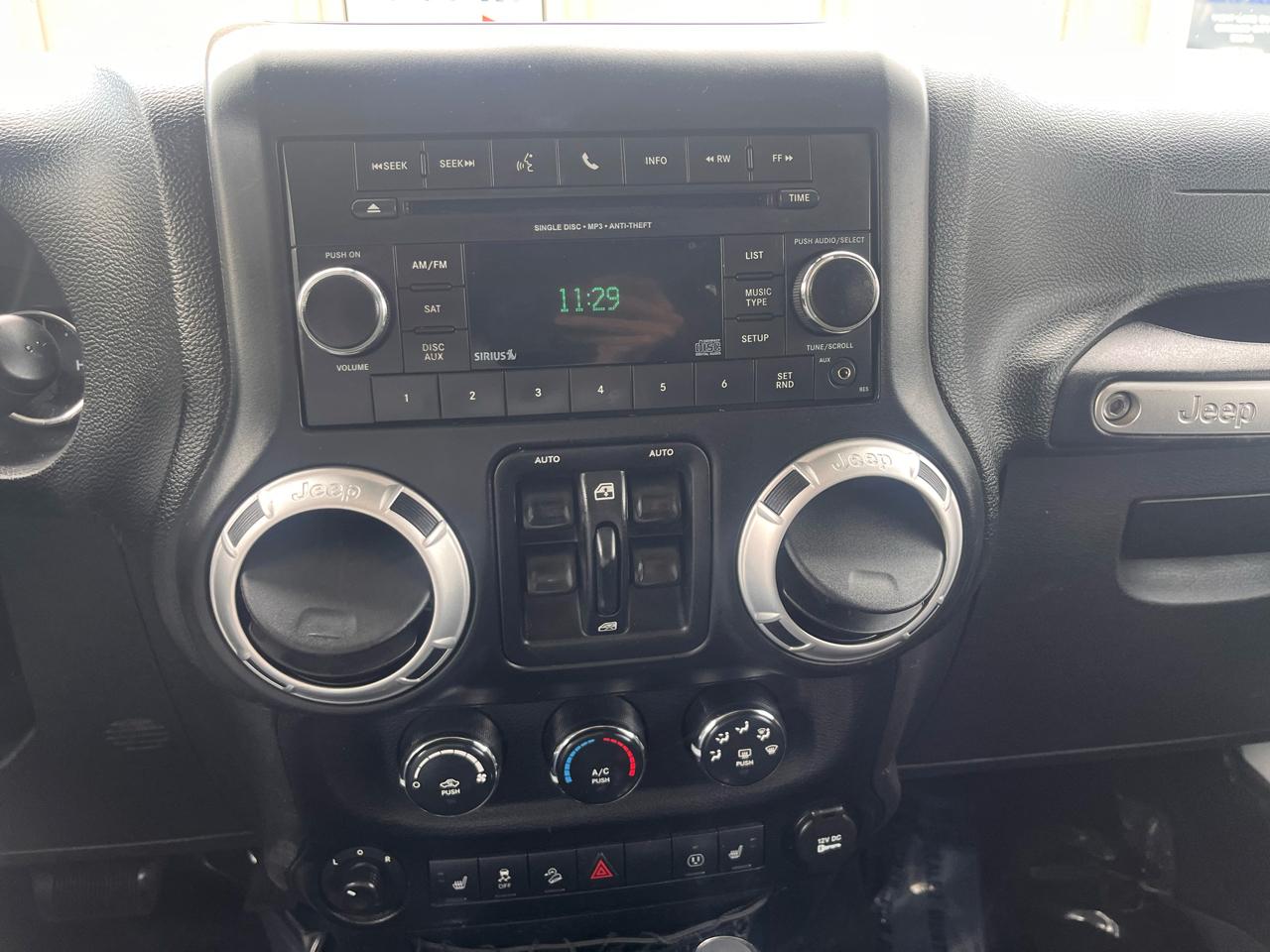 Jeep Wrangler Unlimited Sahara 4WD 2013