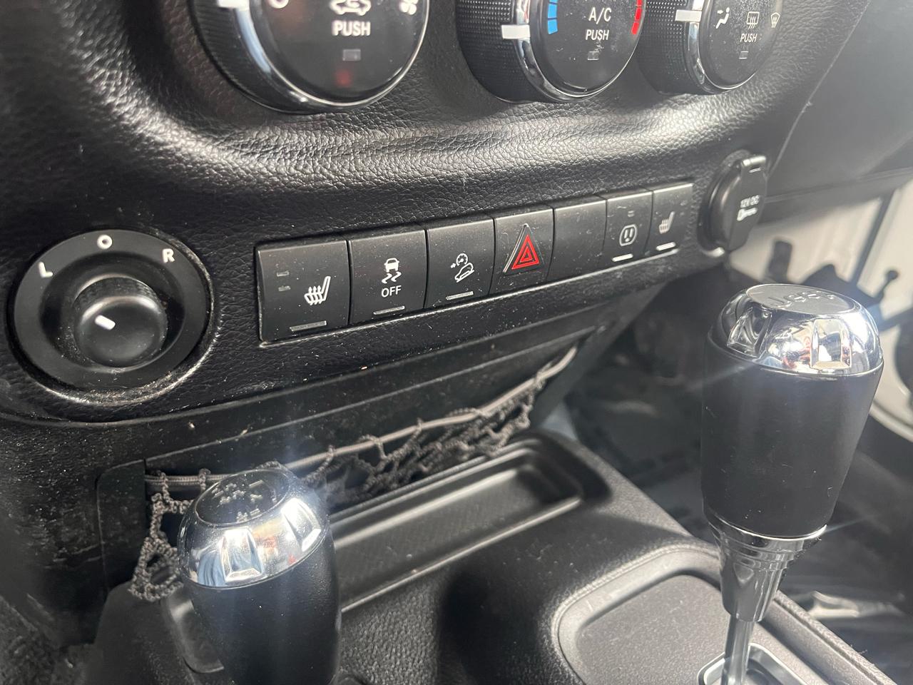 Jeep Wrangler Unlimited Sahara 4WD 2013