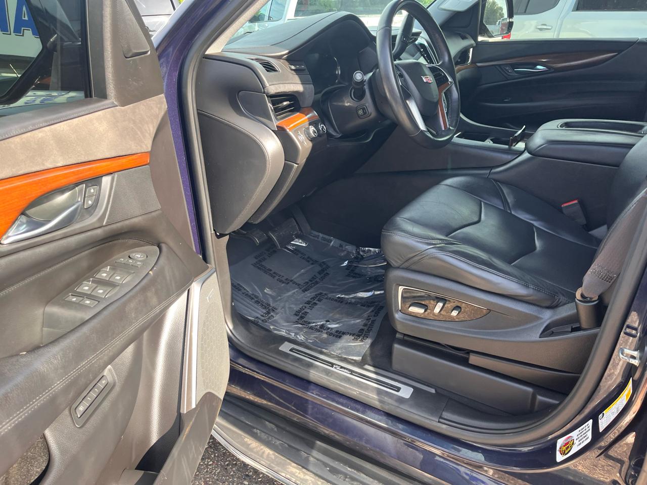 Cadillac Escalade Luxury 4WD 2017