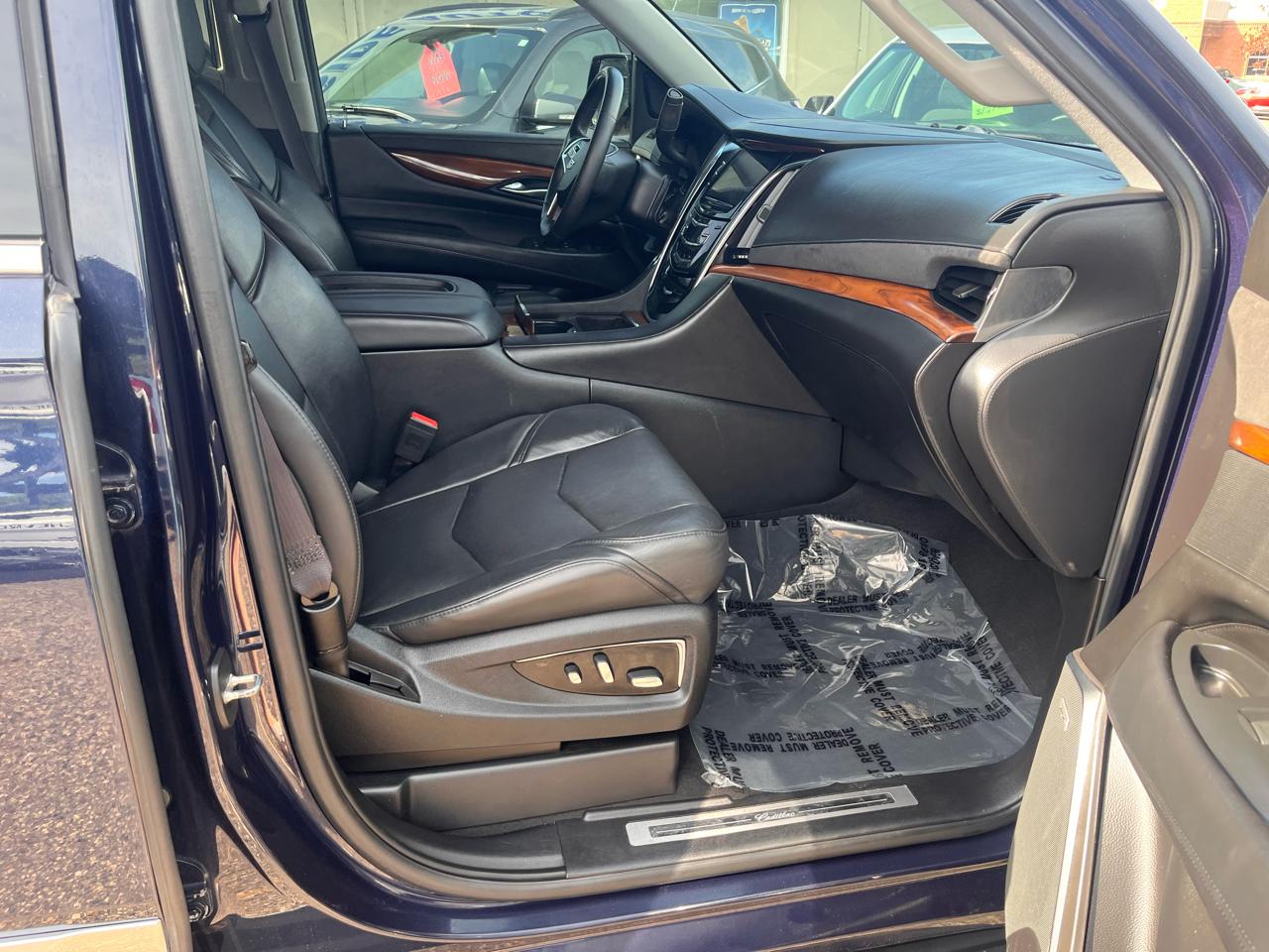 Cadillac Escalade Luxury 4WD 2017