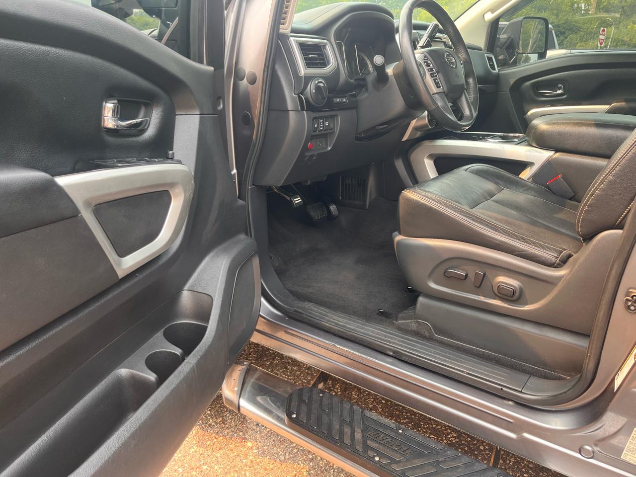 Nissan Titan 4x4 Crew Cab SV 2018