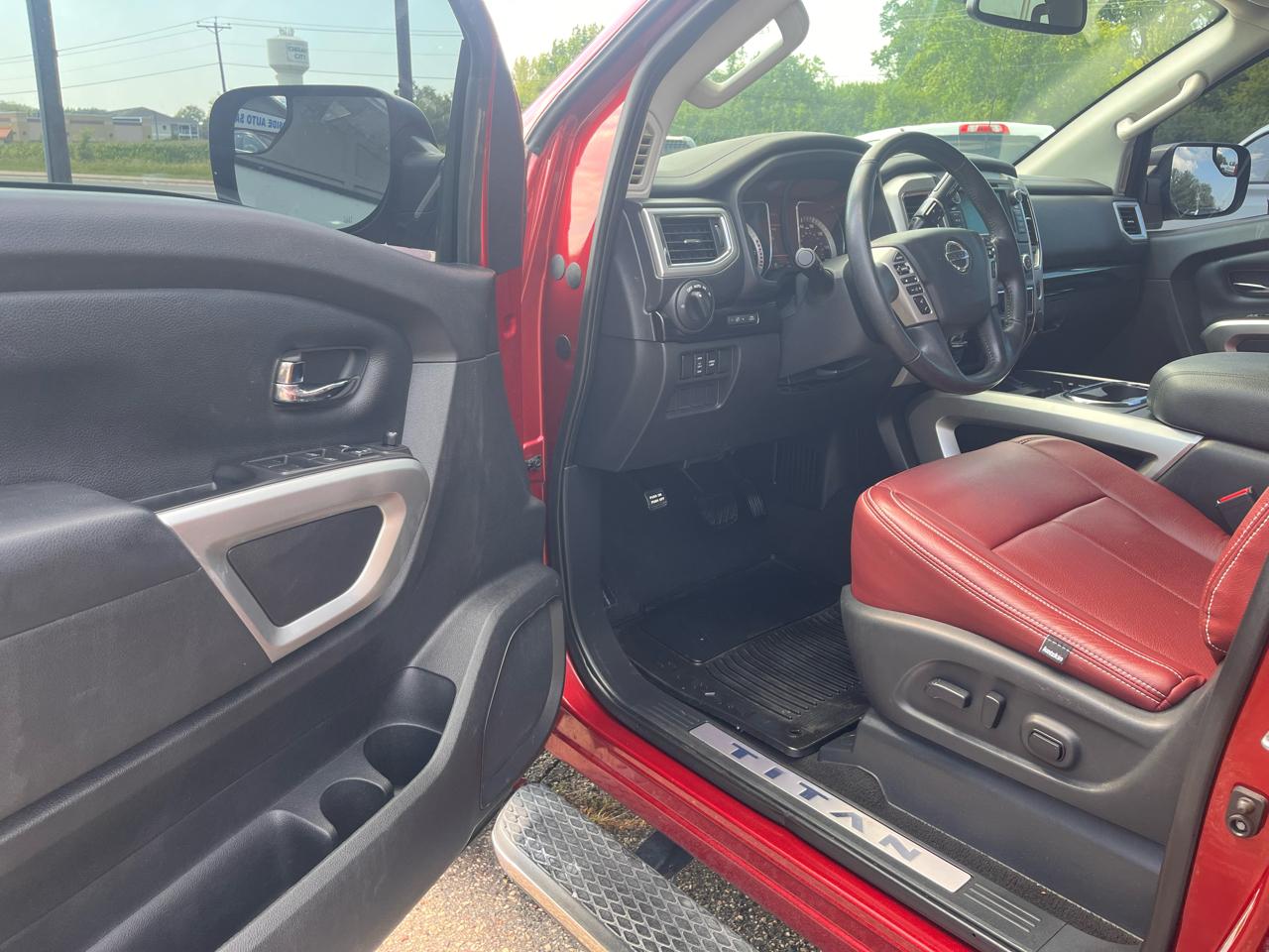 Nissan Titan 4x4 Crew Cab SV 2019