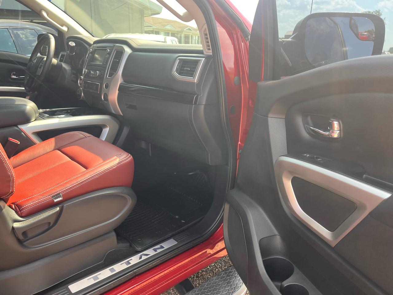 Nissan Titan 4x4 Crew Cab SV 2019