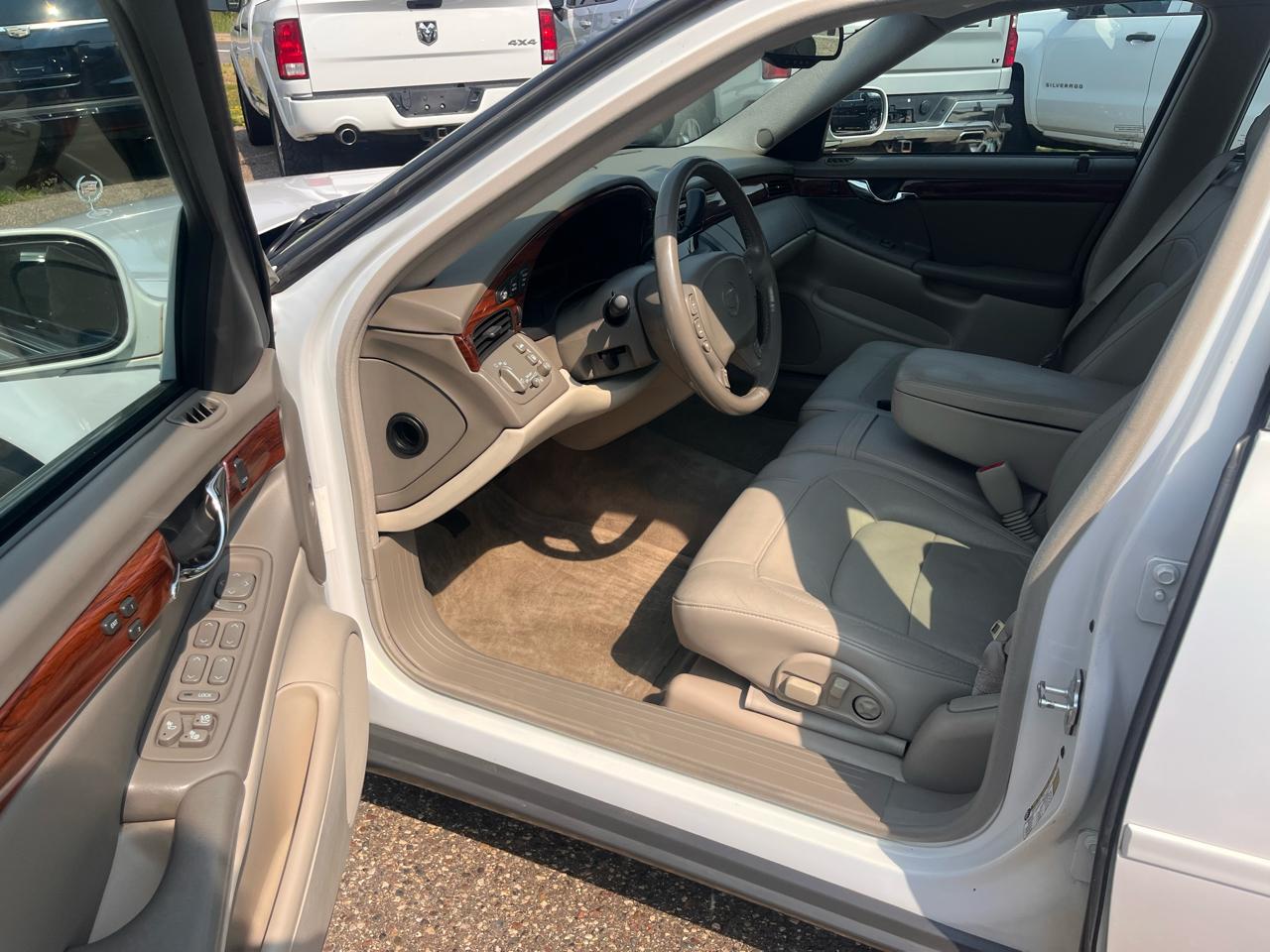 Cadillac DeVille Sedan 2005
