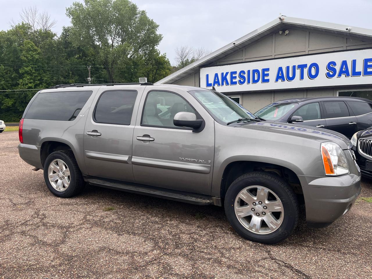 GMC Yukon XL 4dr 1500 4WD SLE 2007