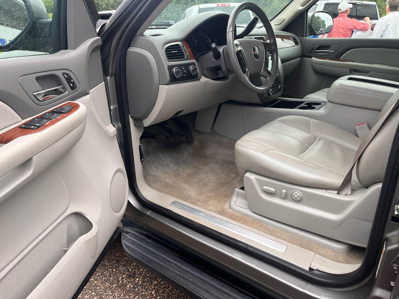 GMC Yukon XL 4dr 1500 4WD SLE 2007