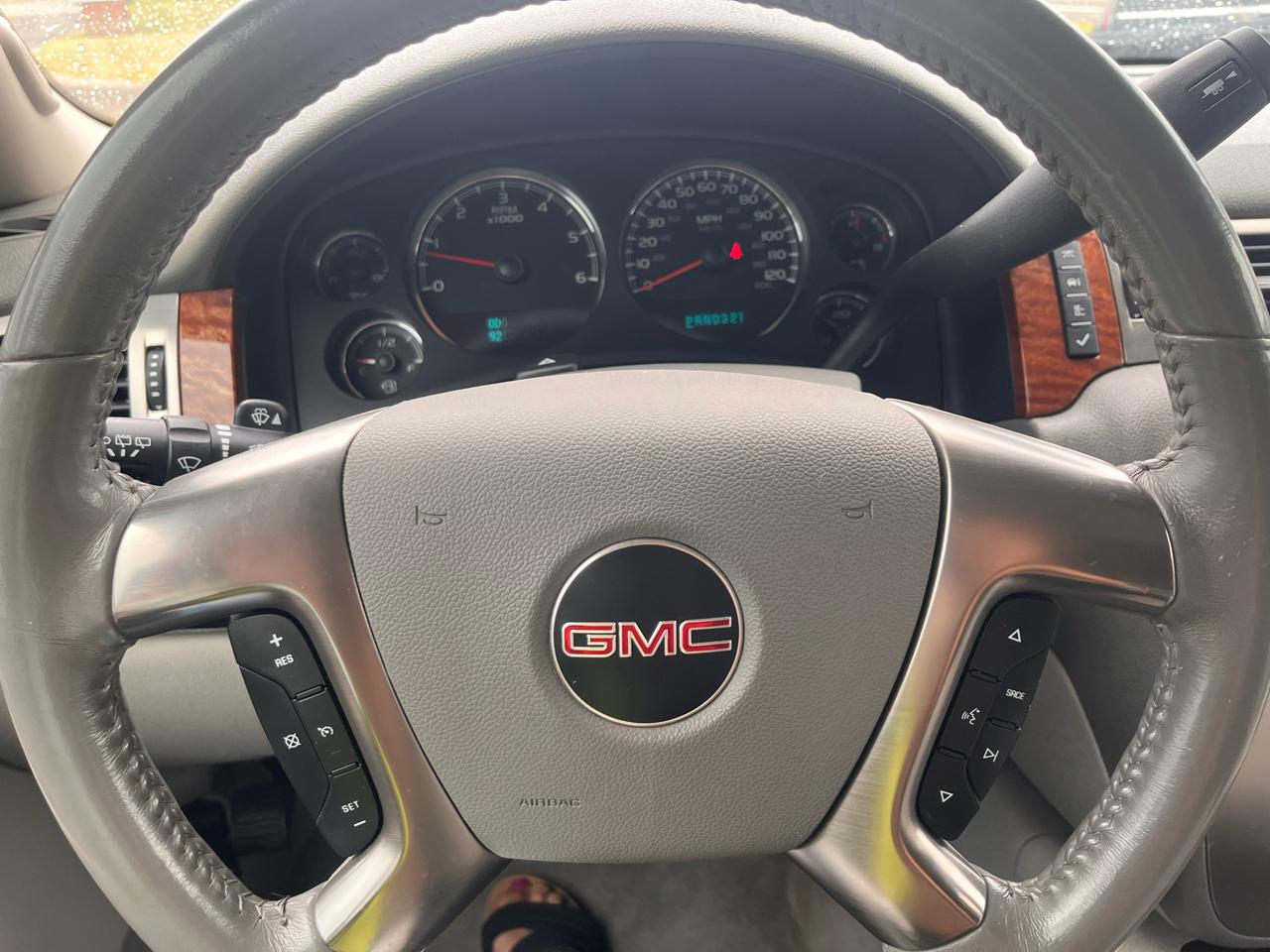 GMC Yukon XL 4dr 1500 4WD SLE 2007