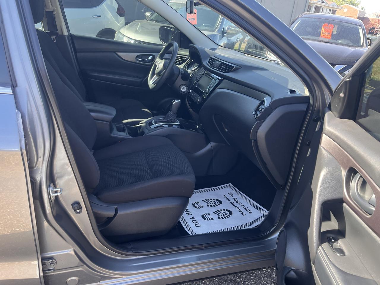 Nissan Rogue Sport S 2019