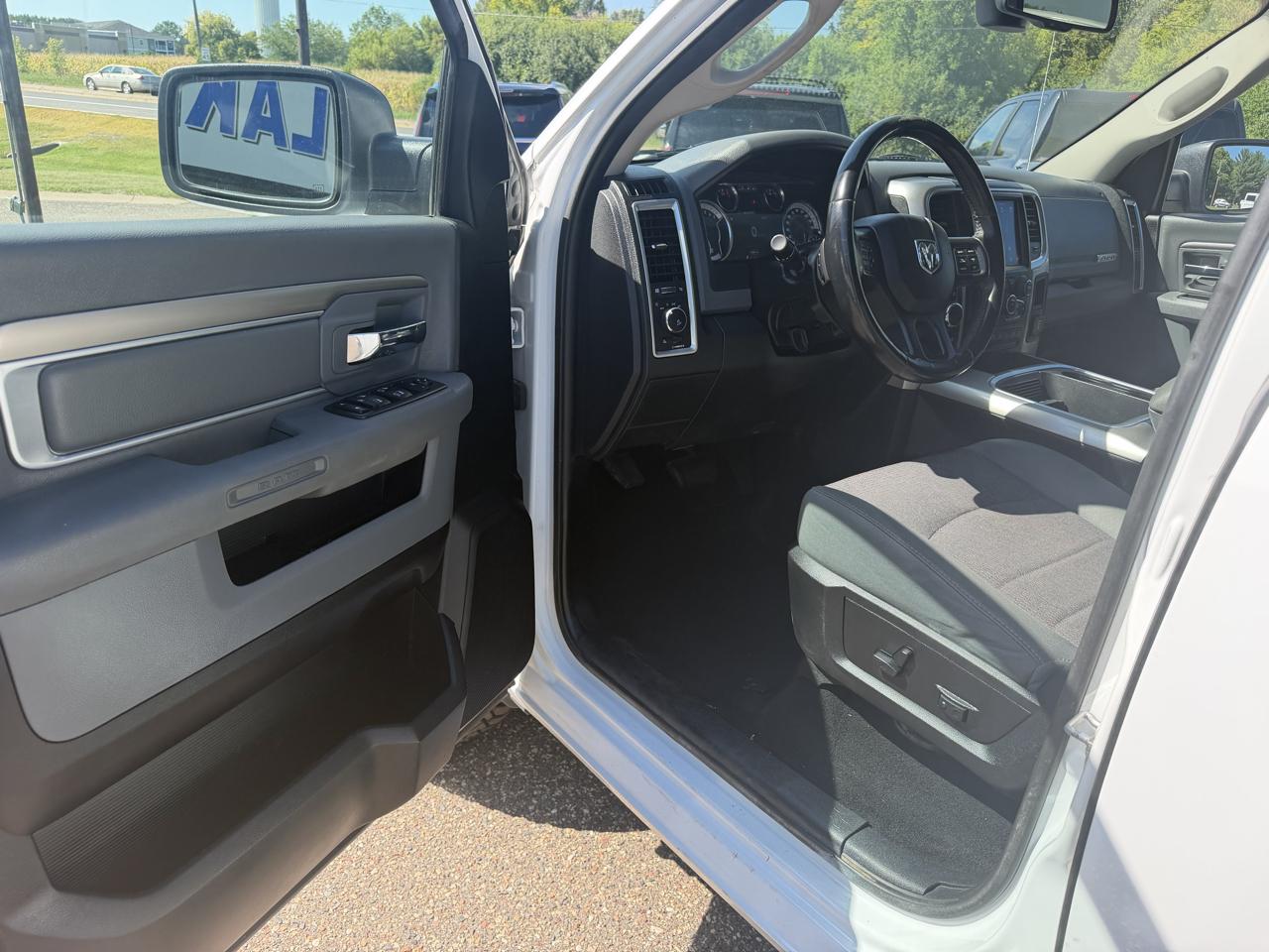 RAM 1500 Big Horn 4x4 Crew Cab 5'7" Box 2018