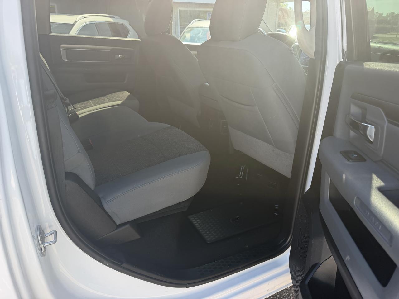 RAM 1500 Big Horn 4x4 Crew Cab 5'7" Box 2018