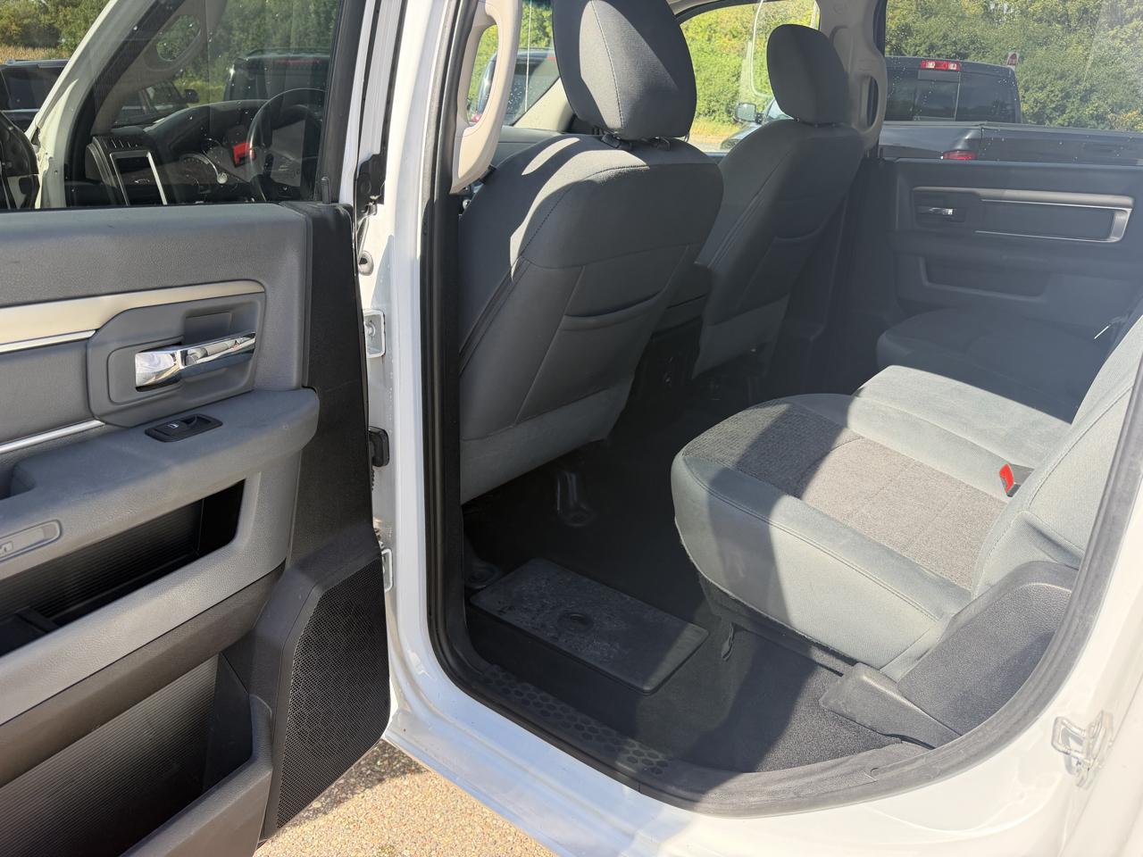 RAM 1500 Big Horn Crew Cab 4WD 2016