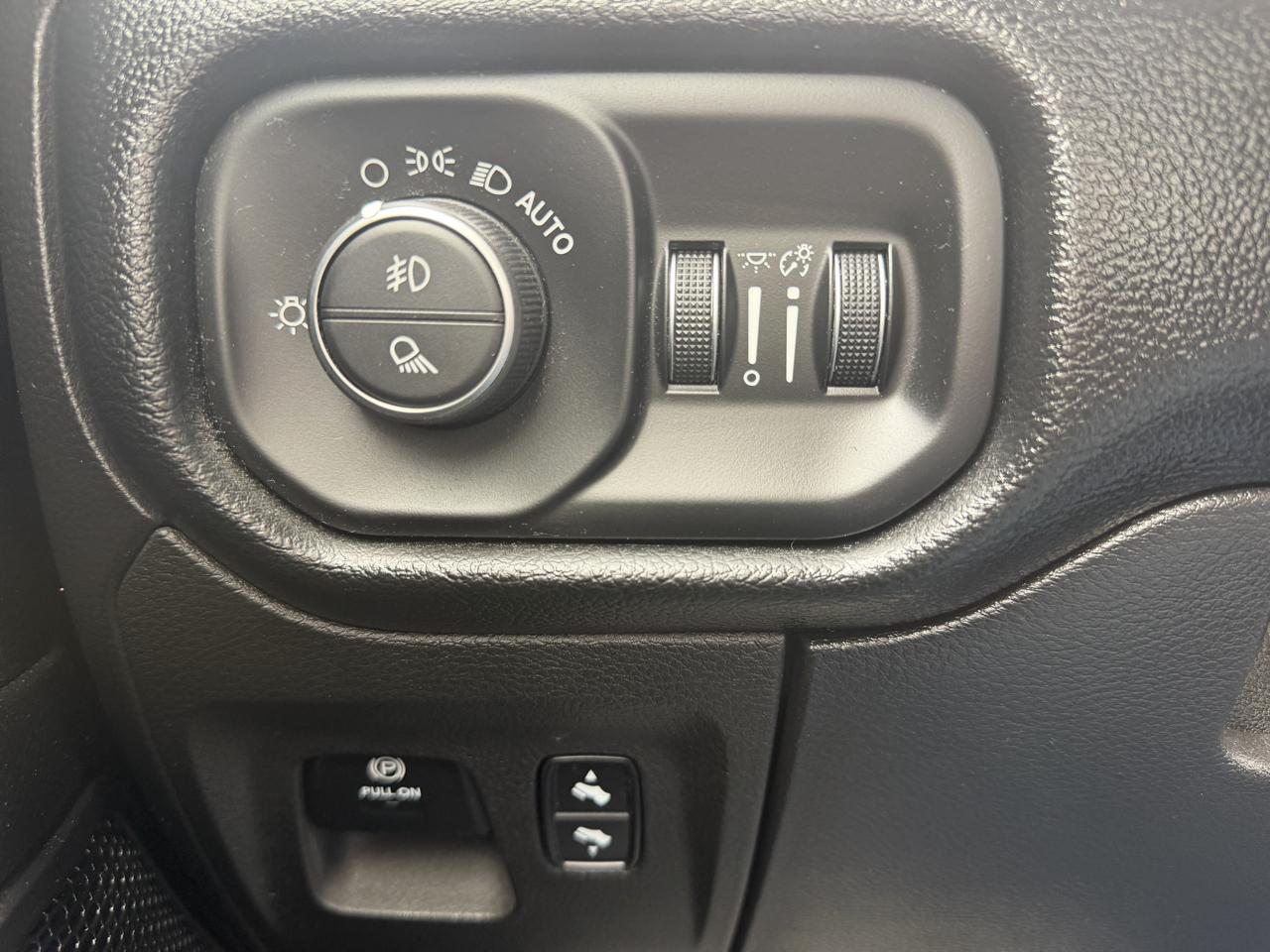 RAM 1500 Big Horn Crew Cab SWB 4WD 2019