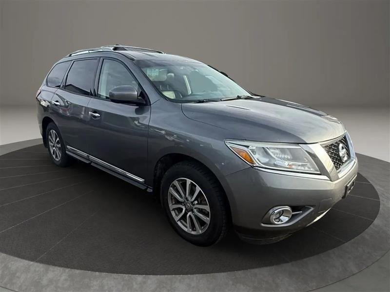 2015 Nissan Pathfinder SL photo 3
