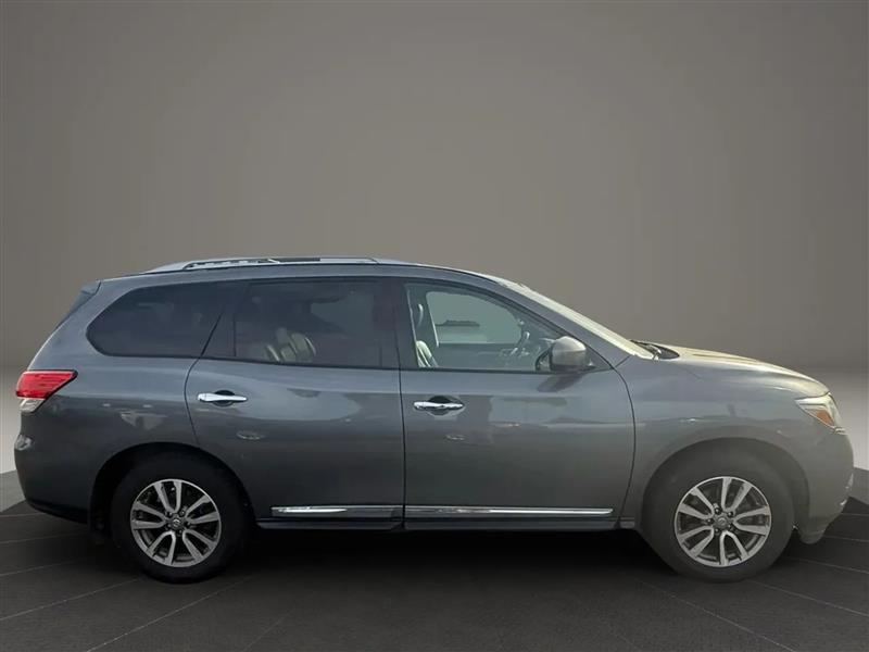 2015 Nissan Pathfinder SL photo 4