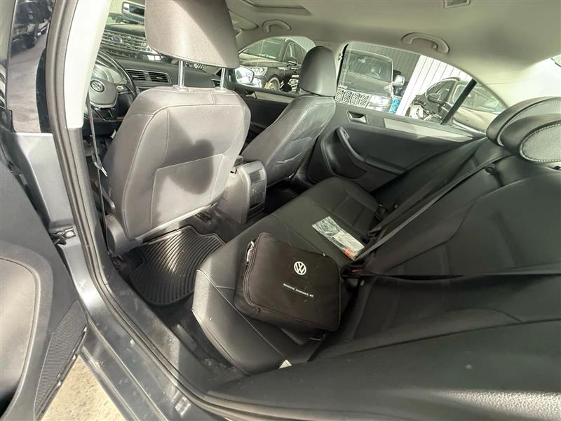 2017 Volkswagen Jetta 1.4T SE photo 4