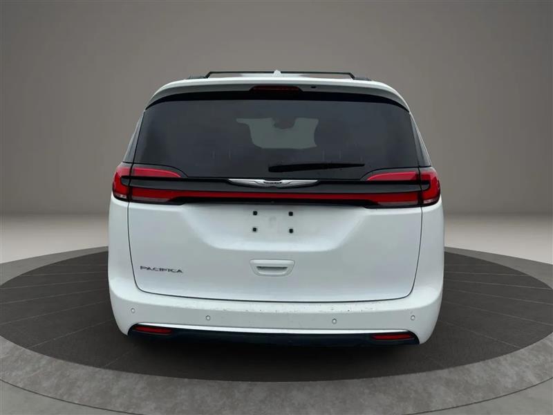 2022 Chrysler Pacifica Touring photo 4
