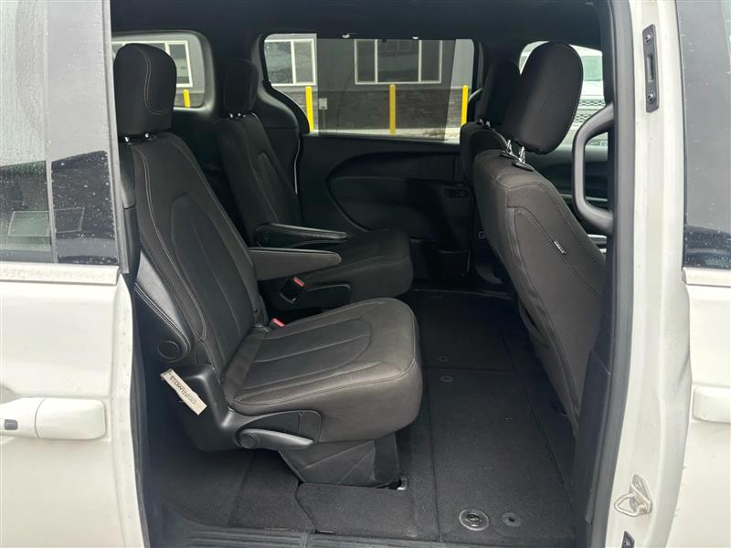 Chrysler Pacifica Touring 2022
