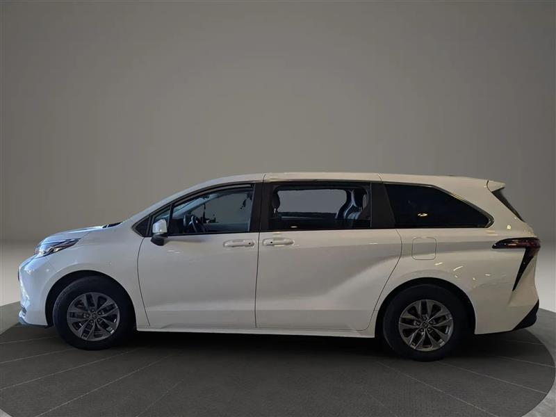 Toyota Sienna LE 8-Passenger AWD 2022
