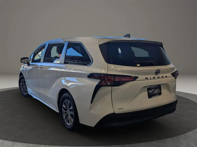 Toyota Sienna LE 8-Passenger AWD 2022