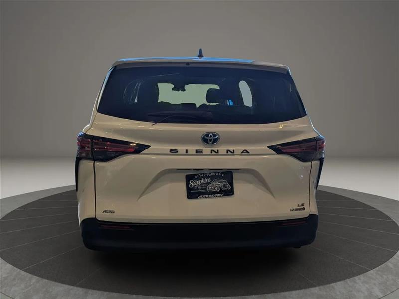 Toyota Sienna LE 8-Passenger AWD 2022