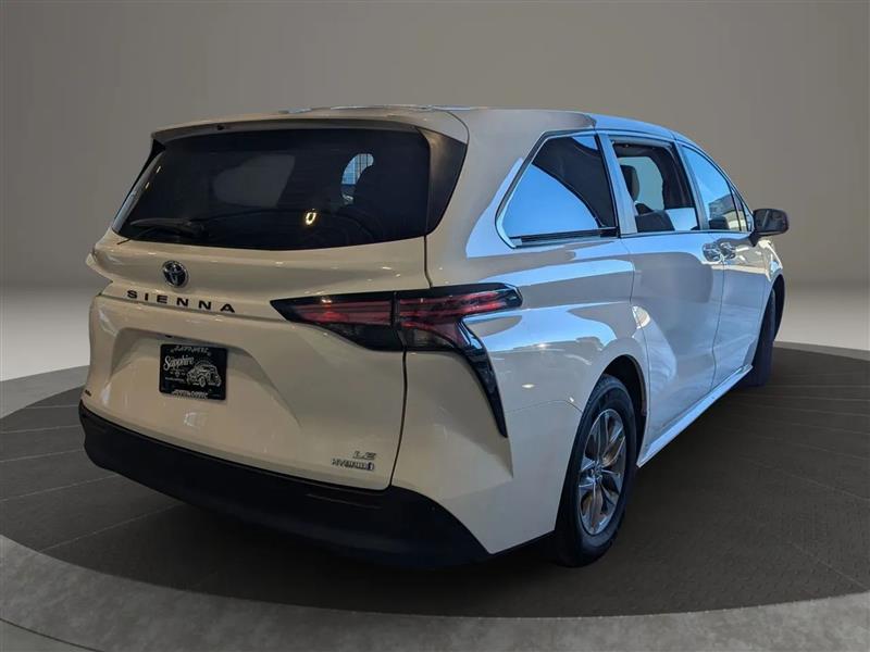 Toyota Sienna LE 8-Passenger AWD 2022