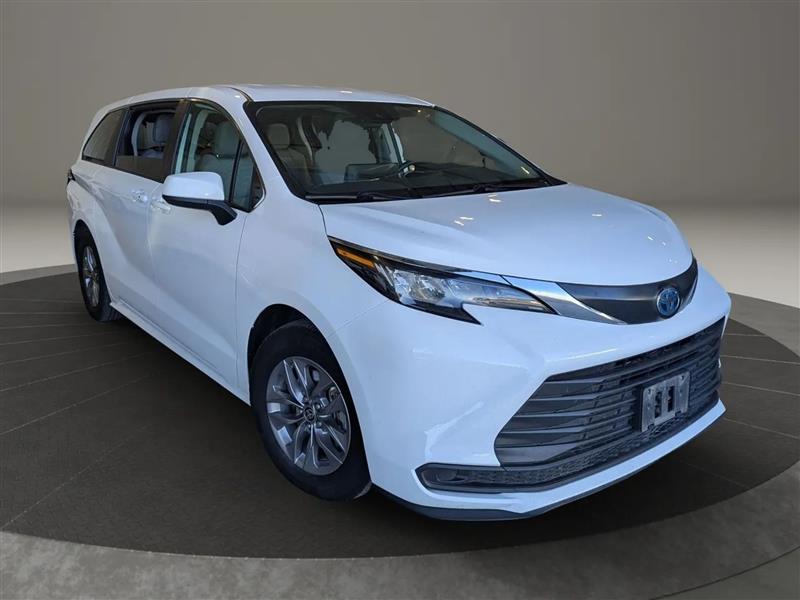 Toyota Sienna LE 8-Passenger AWD 2022