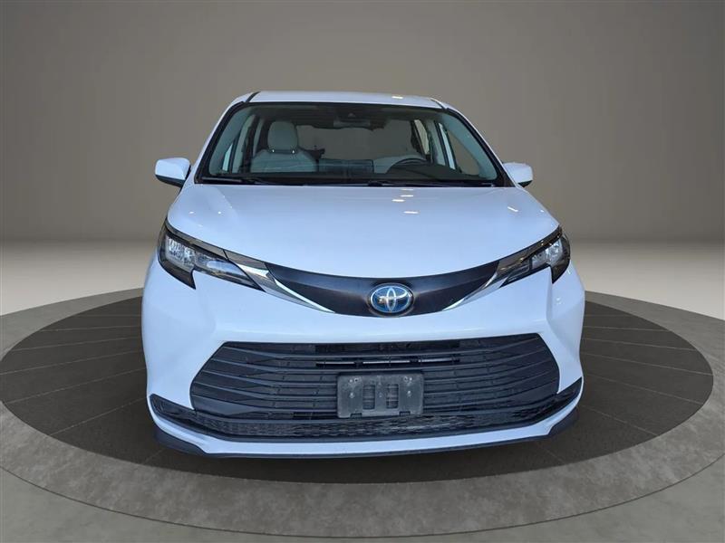 Toyota Sienna LE 8-Passenger AWD 2022