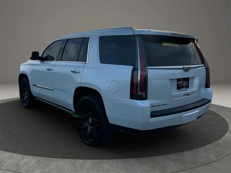 2018 Cadillac Escalade Premium Luxury photo 3