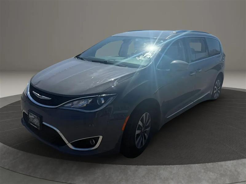 2020 Chrysler Pacifica Touring L Plus's photo