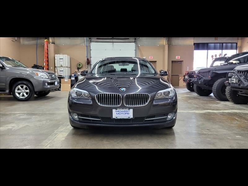 2013 BMW 5 Series 528i xDrive Sedan's photo