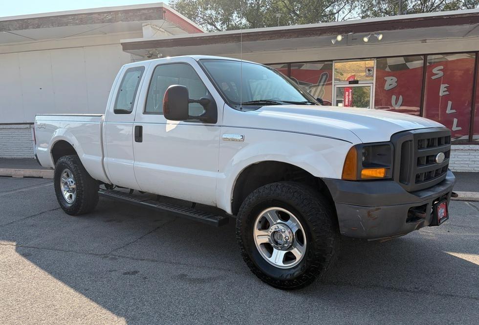 2005 Ford Super Duty F-250 Supercab 142" XL 4WD