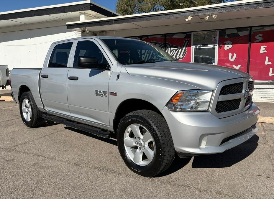 2014 RAM 1500 4WD Crew Cab 140.5" Express