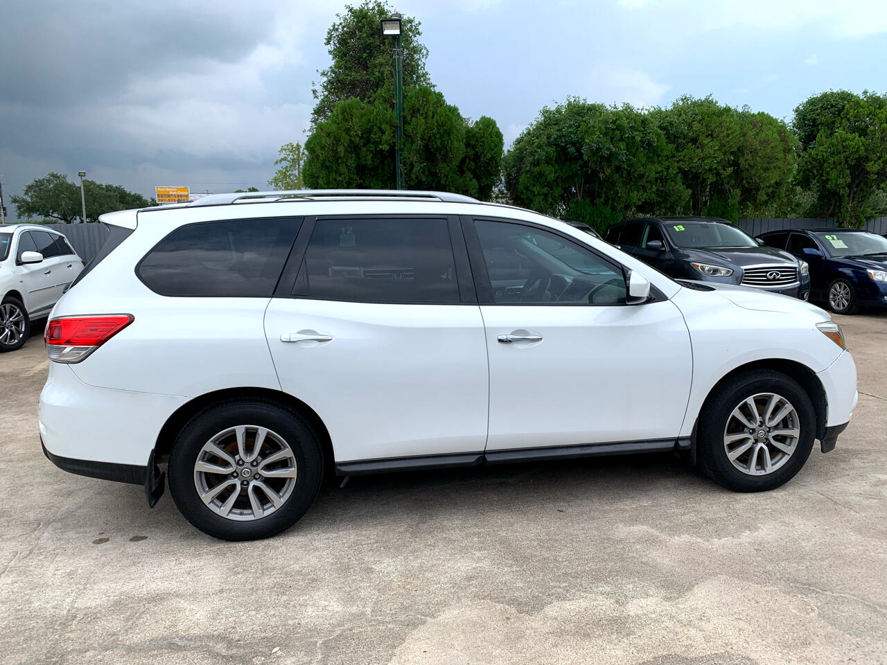 Nissan Pathfinder SL 2WD 2014 Nissan Pathfinder SL 2WD 2014