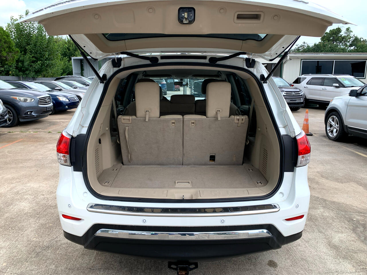 Nissan Pathfinder SL 2WD 2014 Nissan Pathfinder SL 2WD 2014