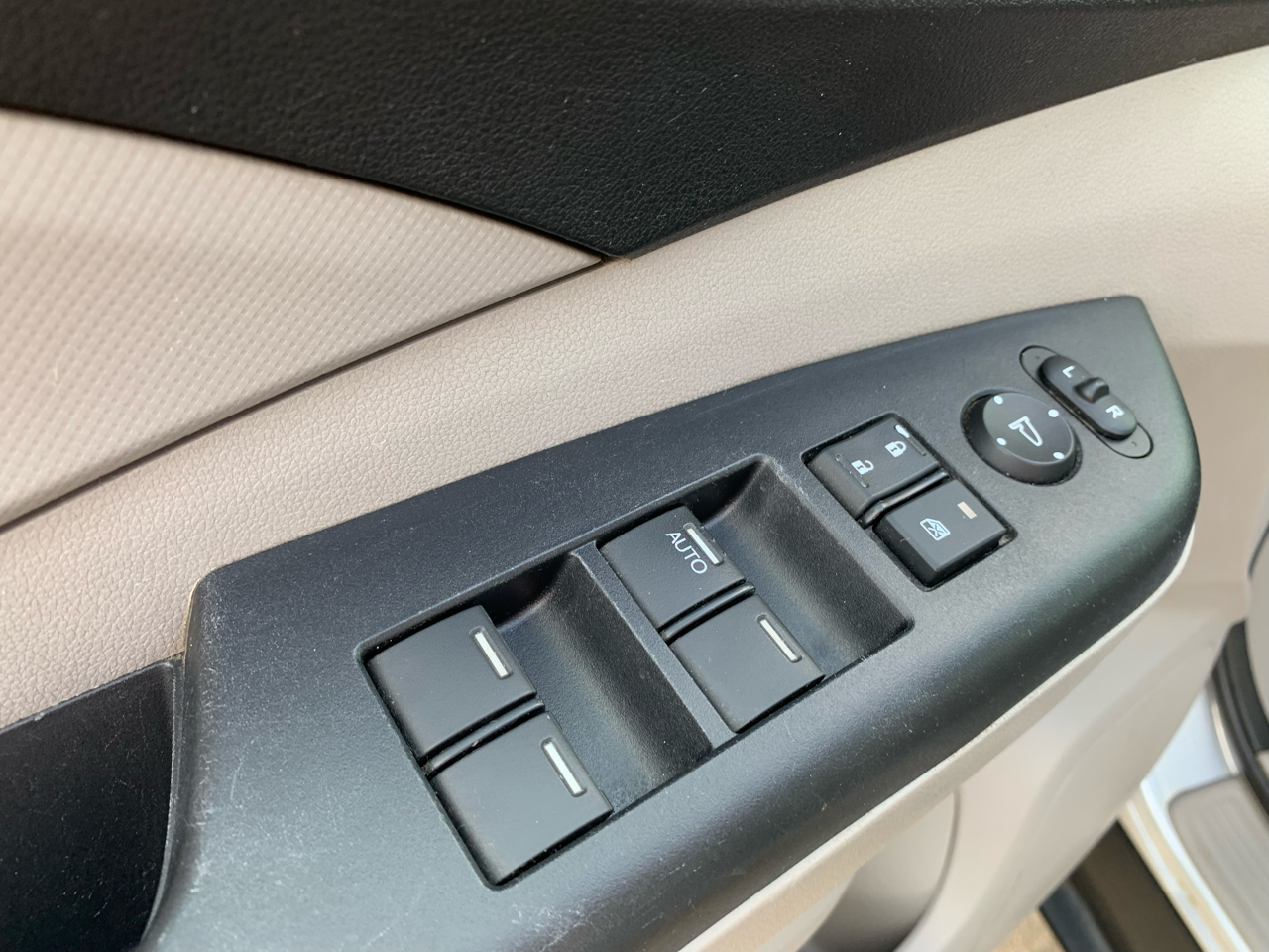 Honda CR-V LX 4WD 5-Speed AT 2014 Honda CR-V LX 4WD 5-Speed AT 2014