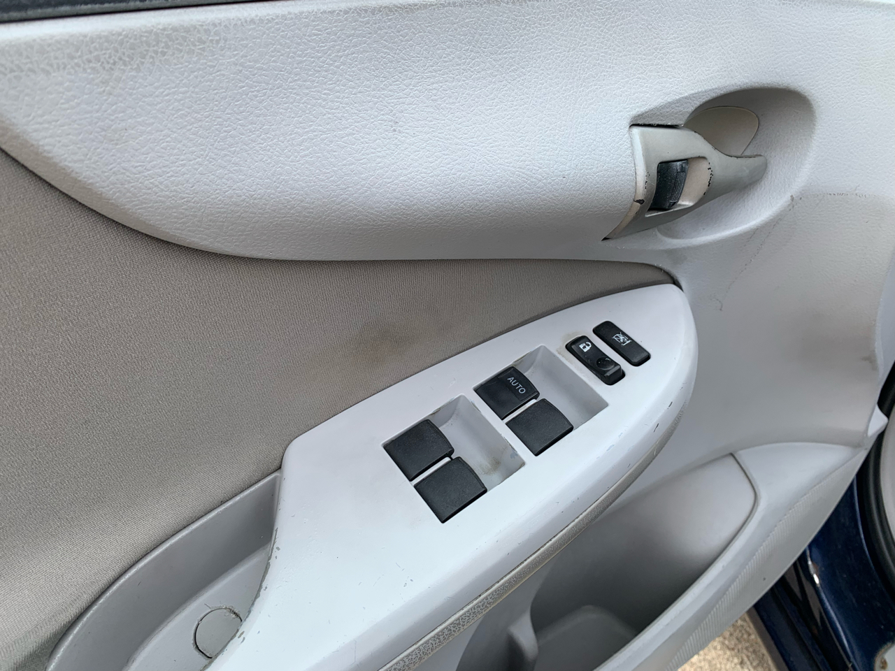 Toyota Corolla L 4-Speed AT 2013