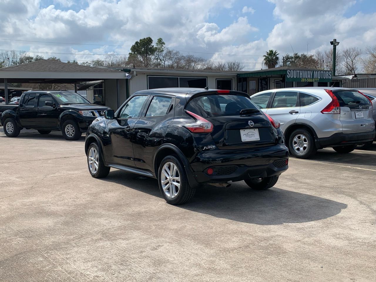 Nissan Juke S FWD 2015