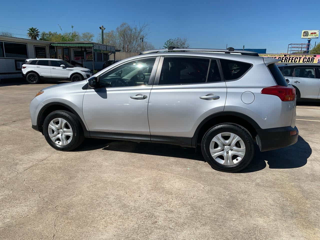 Toyota RAV4 LE FWD 2014