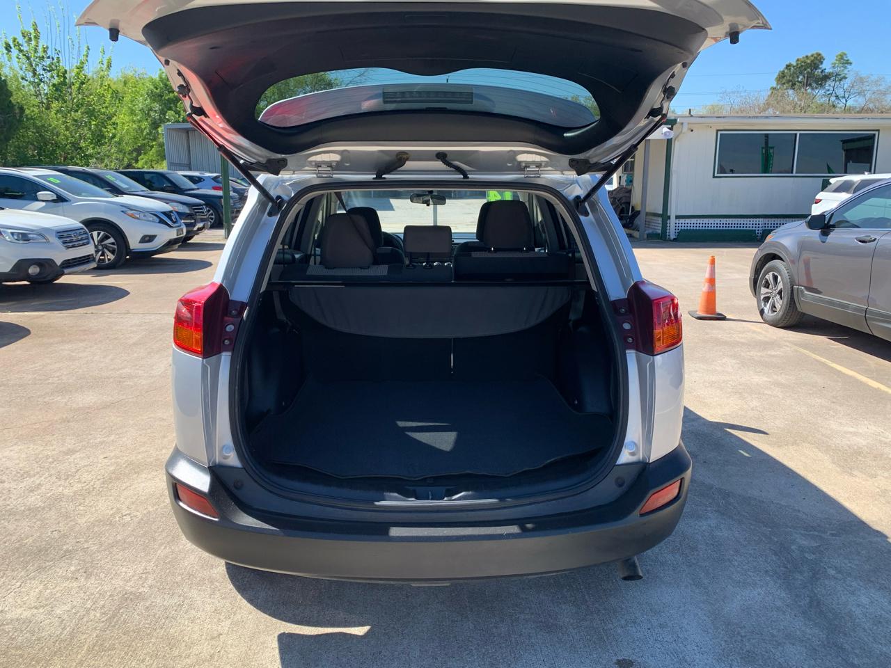 Toyota RAV4 LE FWD 2014