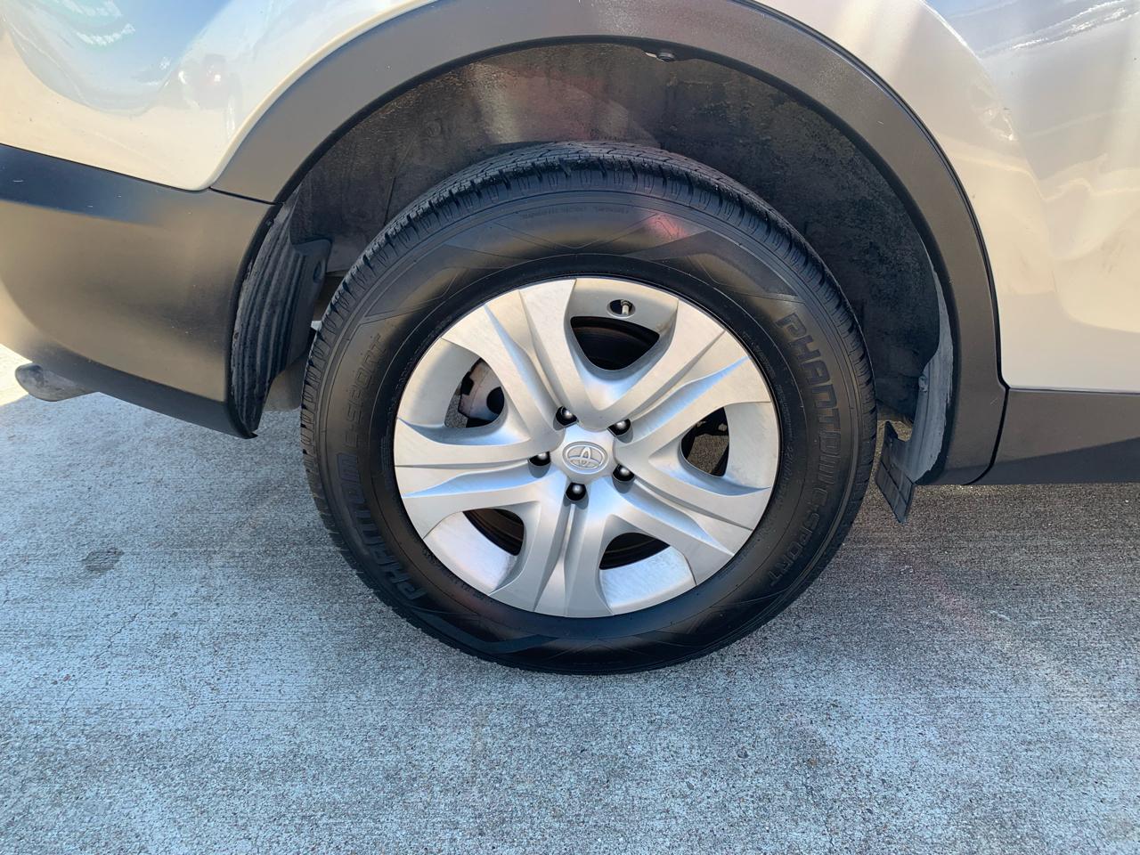 Toyota RAV4 LE FWD 2014