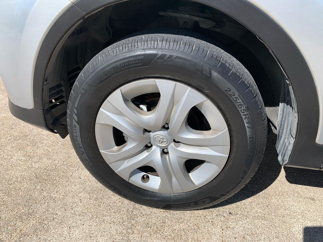 Toyota RAV4 LE FWD 2014