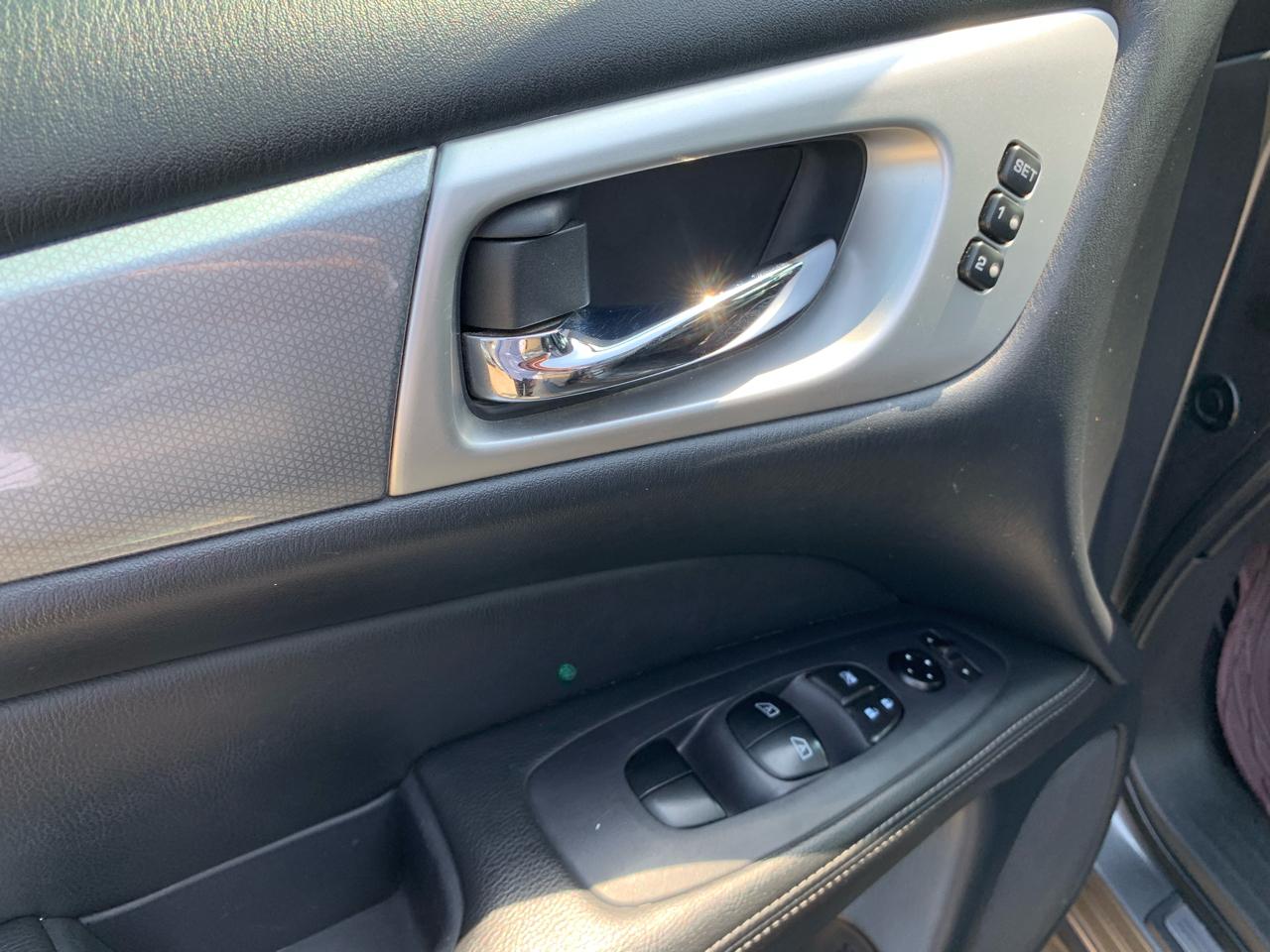 Nissan Pathfinder SL 4WD 2020