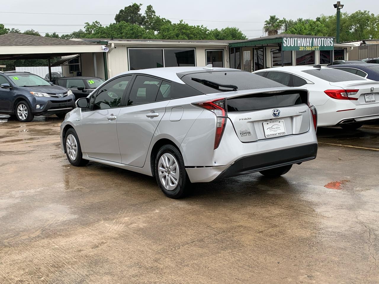 Toyota Prius Two 2017