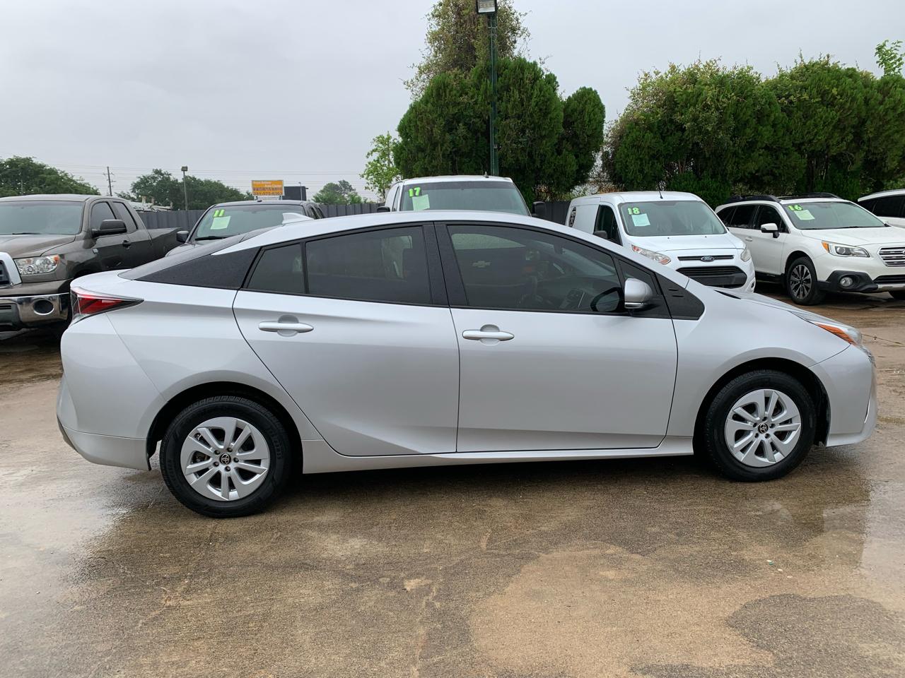 Toyota Prius Two 2017