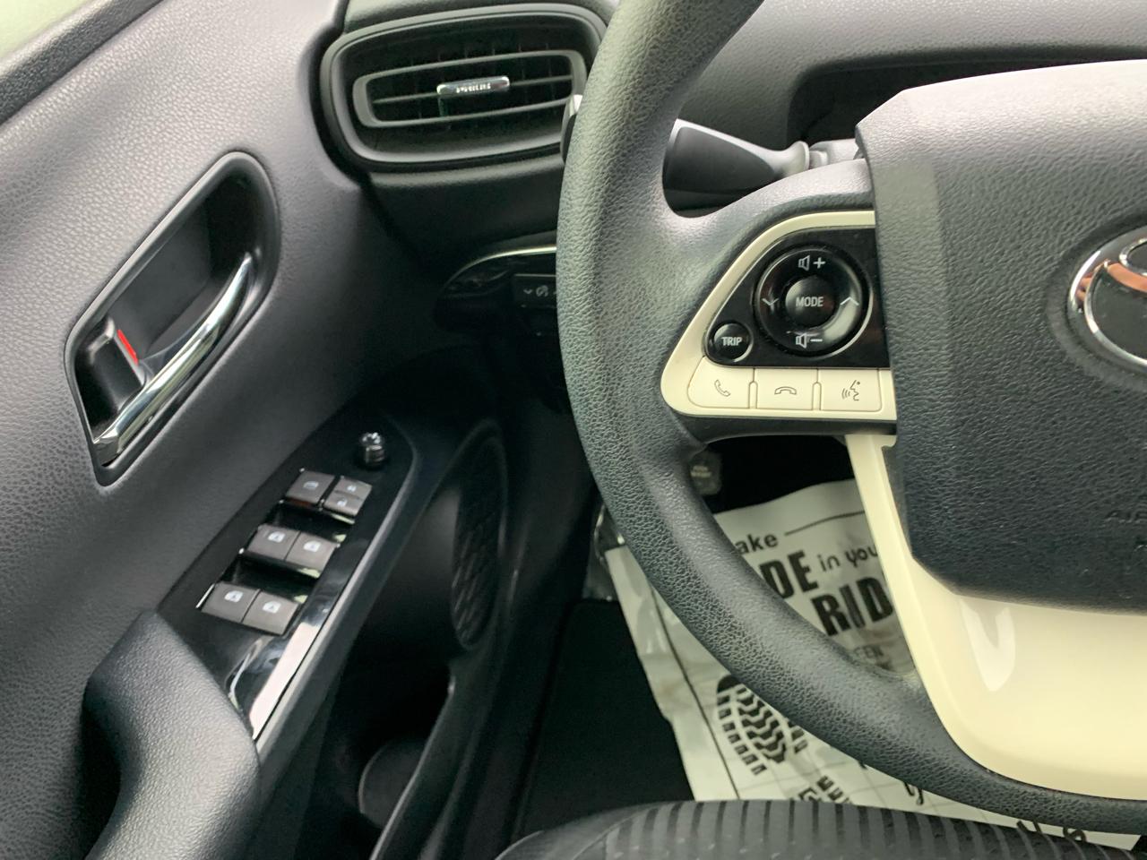 Toyota Prius Two 2017