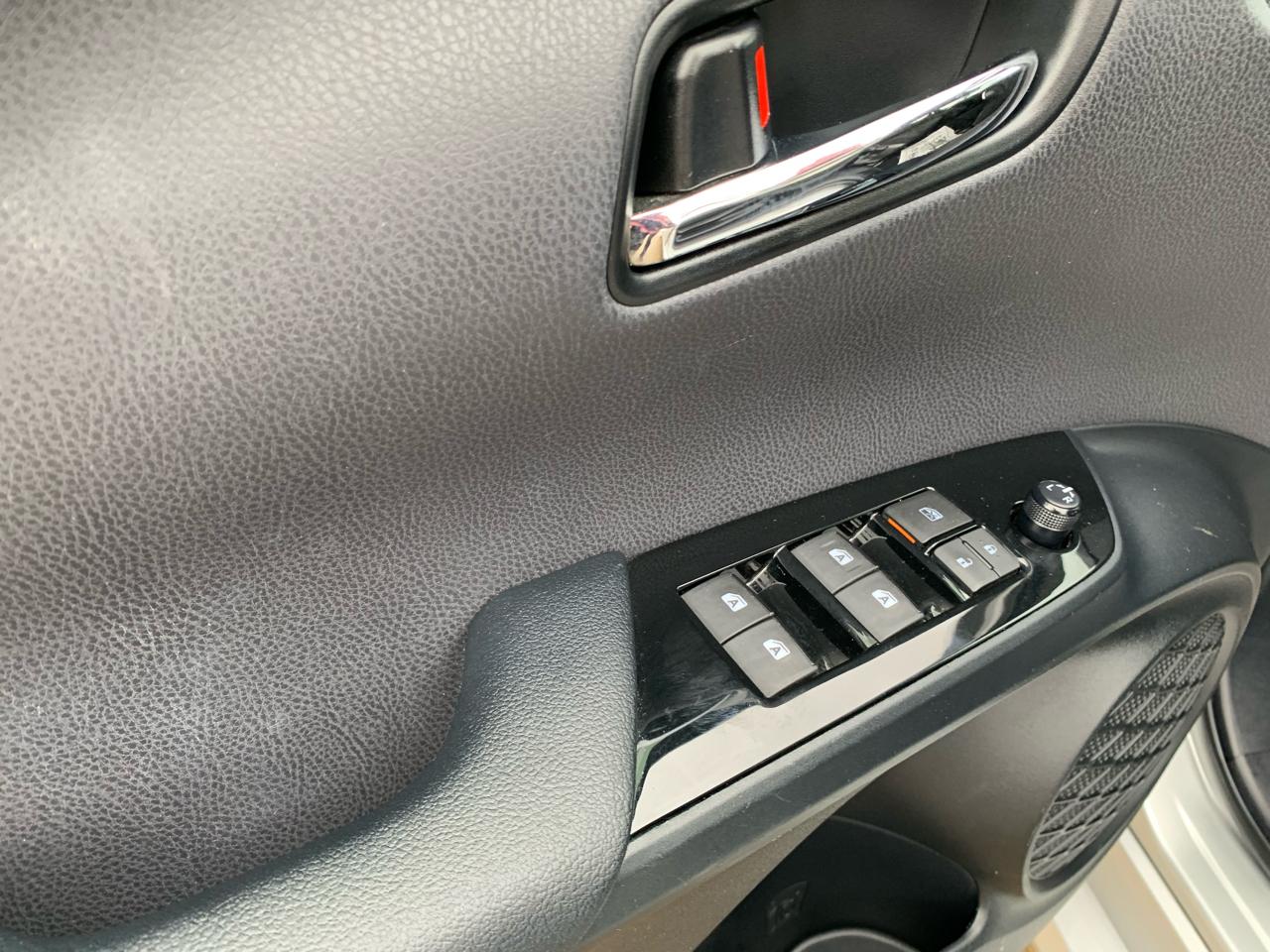 Toyota Prius Two 2017